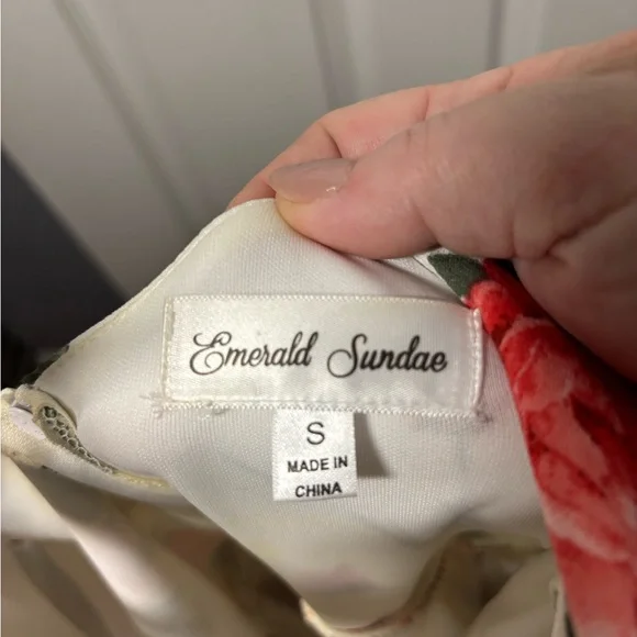 Emerald Sundae Floral Dress with Red and Pink Accents - Picture 3 of 3